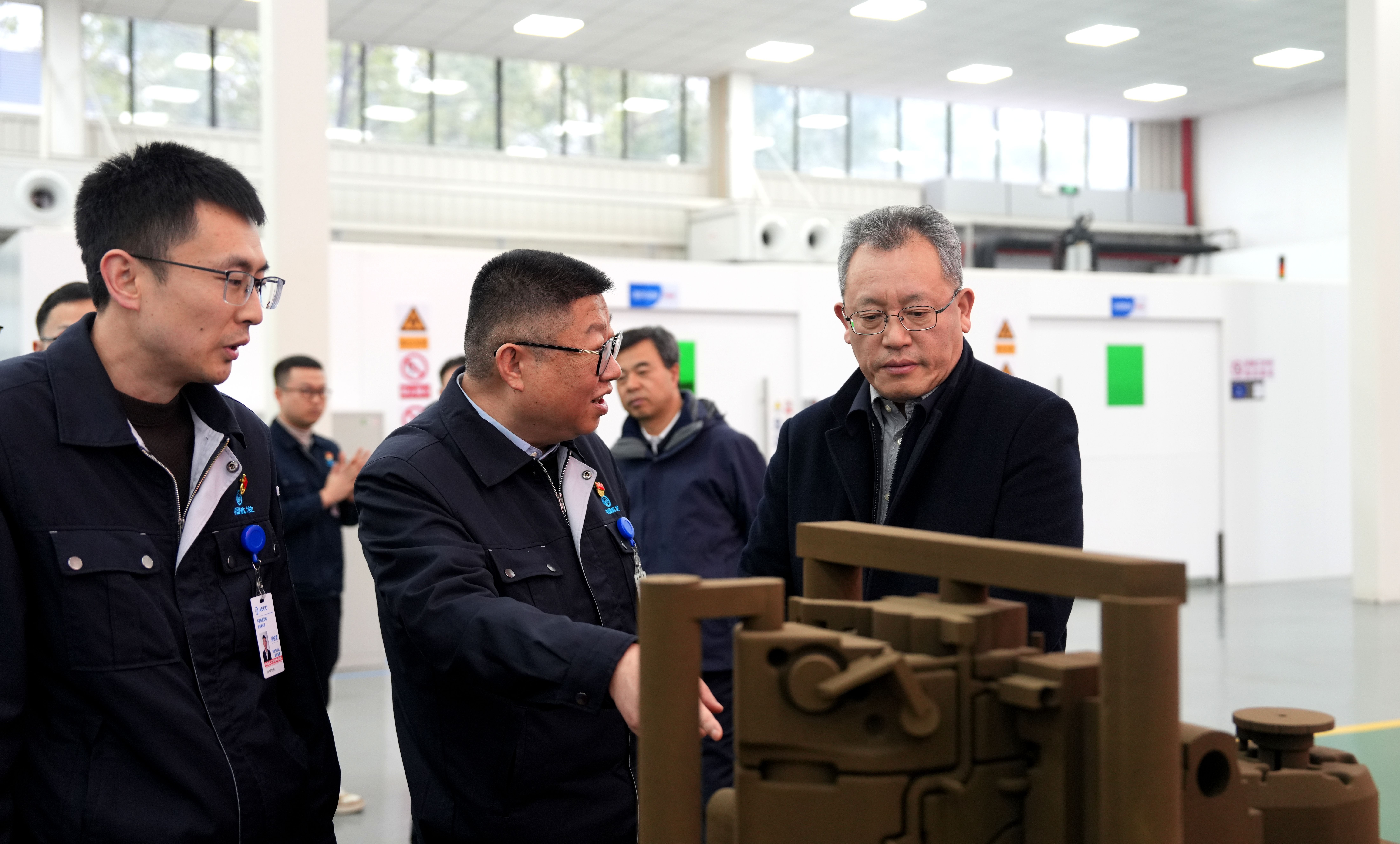 张玉金到中国航发红林、中国航发航材院贵阳精铸调研并进行现场办公